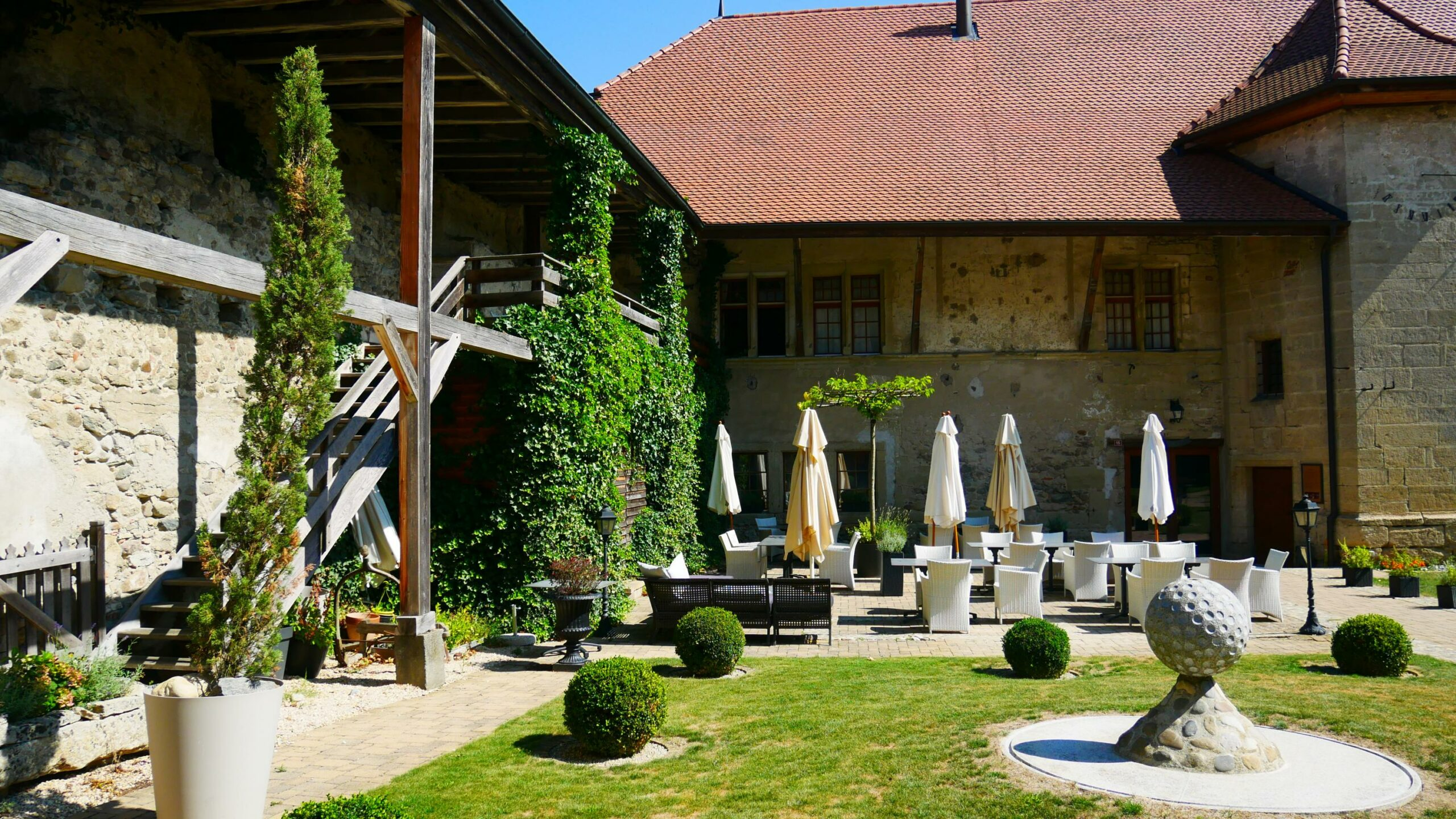 (C) https://fribourg.ch/fr/estavayer-payerne/restaurants/restaurant-le-chateau-de-vuissens/ restaurant-le-chateau-de-vuissens